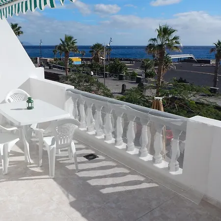 Frente La Playa * Candelaria